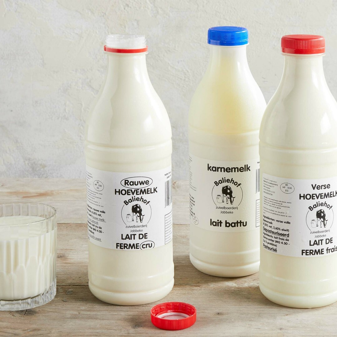 Trois types de lait de vache du partenaire Baliehof, disponibles dans tous les marchés CRU.